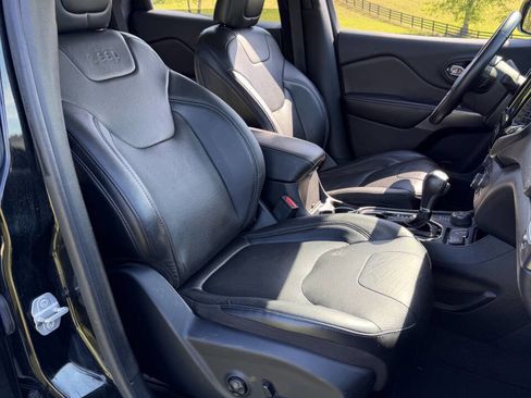 Used 2019 Jeep Cherokee Limited AWD/4WD image 17