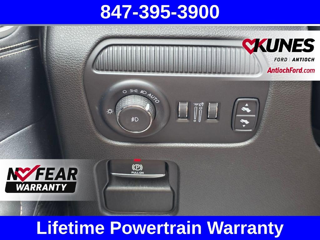 Used 2024 Jeep Wagoneer L Series II AWD/4WD image 44
