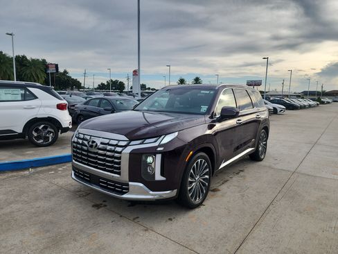 Used 2023 Hyundai Palisade Calligraphy FWD image 3
