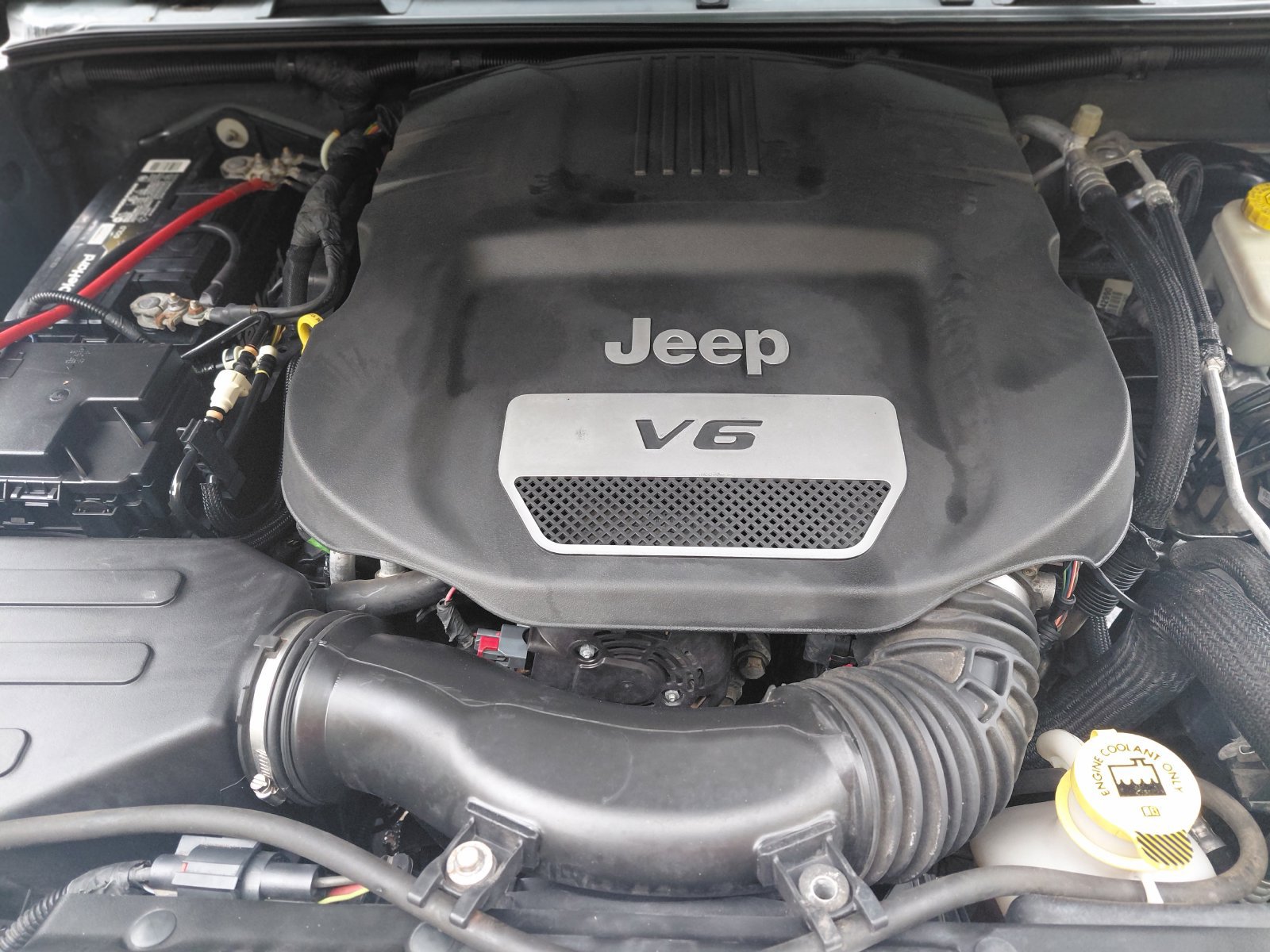 Used 2015 Jeep Wrangler Unlimited Sahara w/ Connectivity Group AWD/4WD image 20