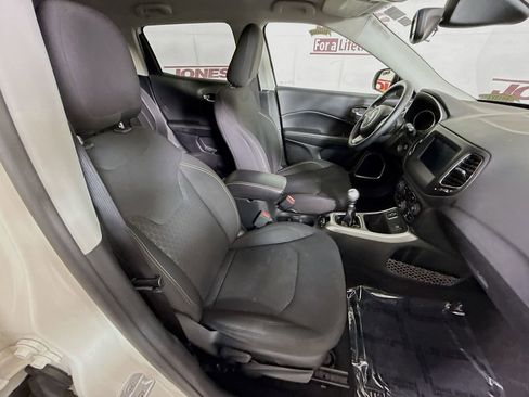 Used 2018 Jeep Compass Sport w/ Tech Group FWD image 29