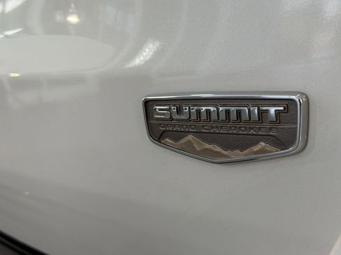 Used 2021 Jeep Grand Cherokee Summit AWD/4WD image 39
