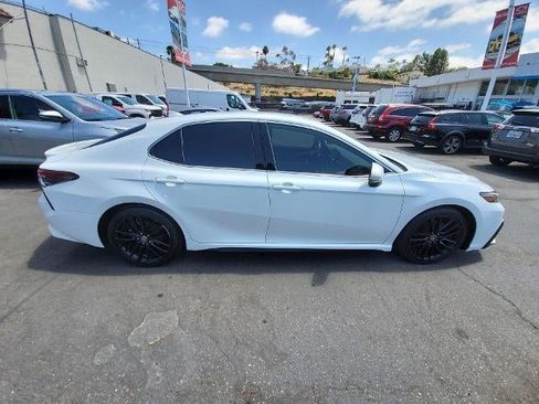 Used 2022 Toyota Camry XSE FWD image 9