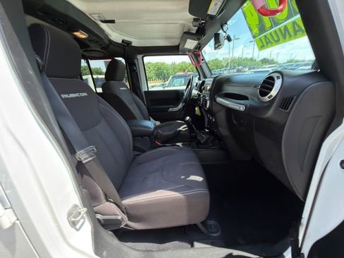 Used 2014 Jeep Wrangler Unlimited Rubicon w/ Connectivity Group AWD/4WD image 9
