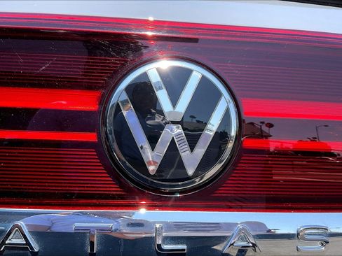 Used 2024 Volkswagen Atlas Cross Sport SE FWD image 9