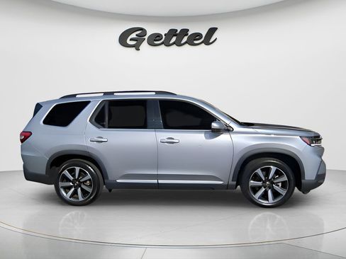 Used 2024 Honda Pilot Touring image 4