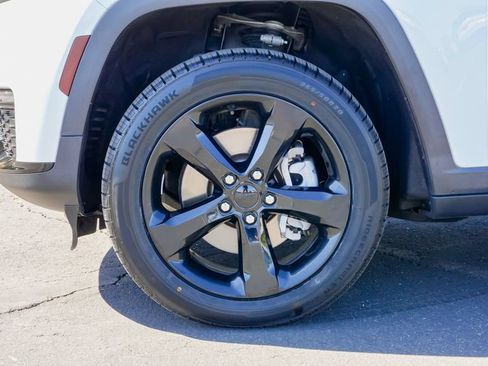 Used 2022 Jeep Grand Cherokee L Limited w/ Black Appearance Package RWD image 9