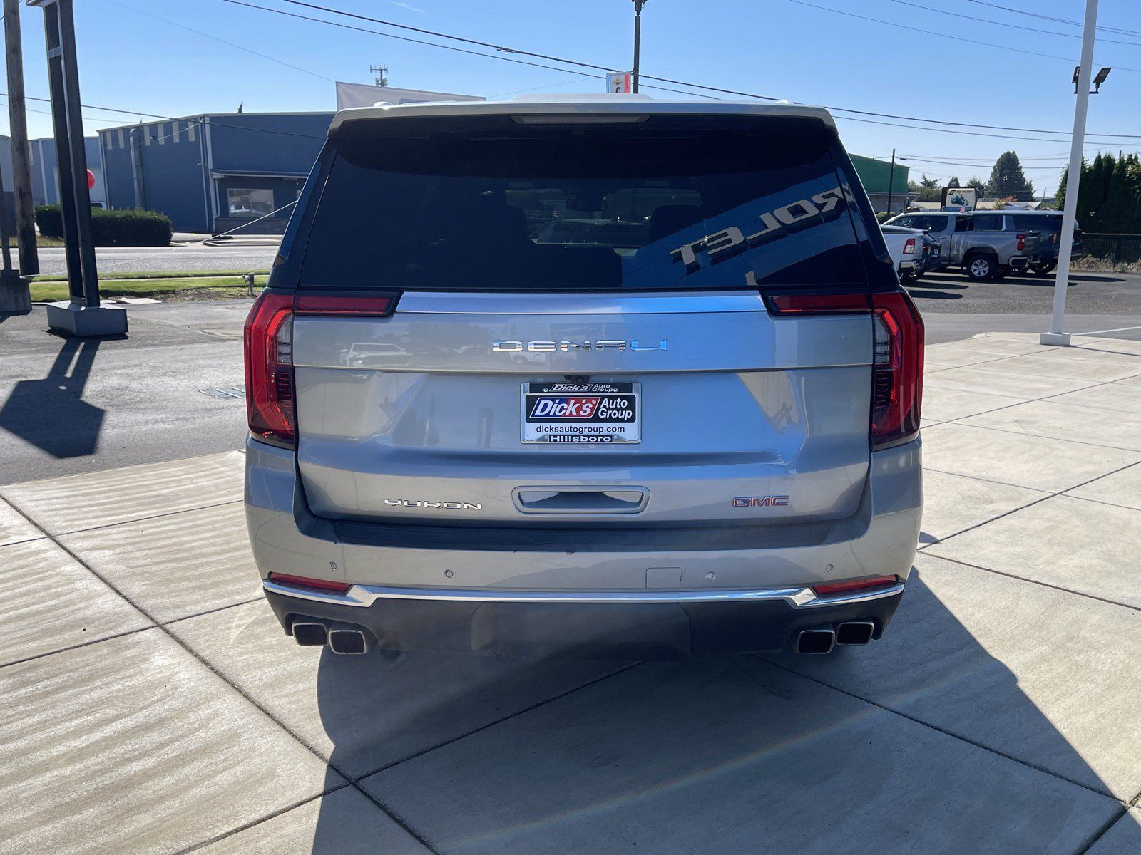 Used 2025 GMC Yukon XL Denali AWD/4WD image 4