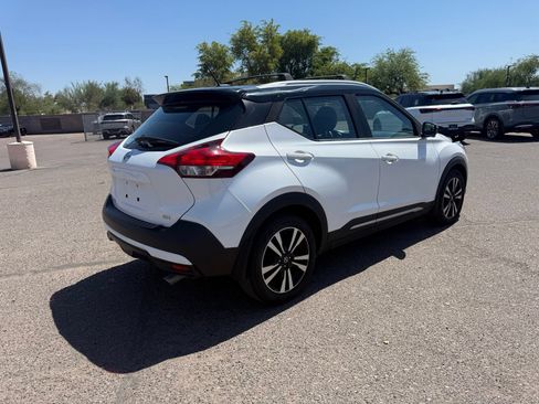 Used 2018 Nissan Kicks SR w/ Premium Package FWD image 5