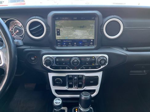 Used 2020 Jeep Gladiator Overland w/ Popular Equipment Package AWD/4WD image 30