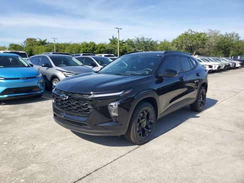 New 2026 Chevrolet Trax LT w/ Midnight Edition FWD image 11