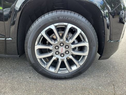 Used 2023 GMC Acadia Denali w/ Denali Ultimate Package FWD image 6