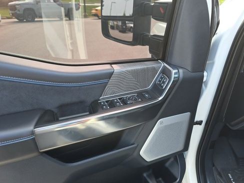 Used 2025 Ford F250 Platinum image 12