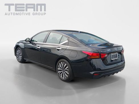 Used 2024 Nissan Altima 2.5 SV FWD image 5