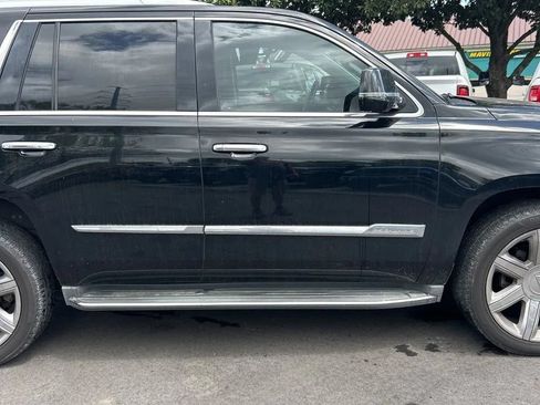 Used 2016 Cadillac Escalade Luxury AWD/4WD image 11