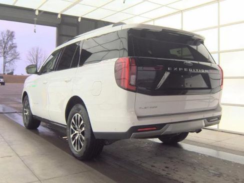 Used 2025 Ford Expedition Platinum image 7