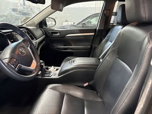 Used 2015 Toyota Highlander XLE image 7