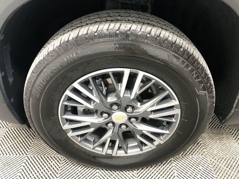 Used 2024 Chevrolet Traverse LT FWD image 28