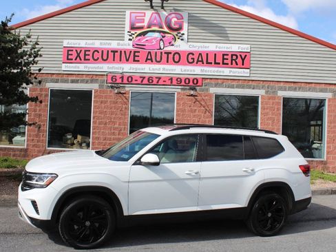 Used 2023 Volkswagen Atlas SE w/ Panoramic Sunroof Package image 1