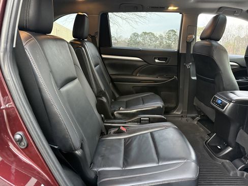 Used 2019 Toyota Highlander XLE image 39