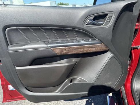 Used 2022 GMC Canyon Denali image 8