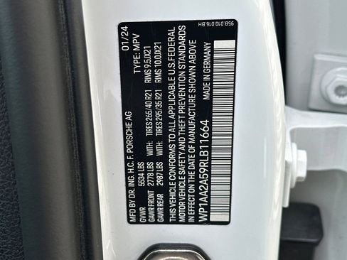 Certified 2024 Porsche Macan image 29