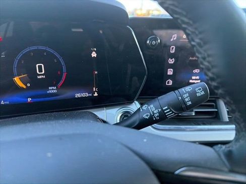 Used 2025 Chevrolet Trax LT w/ LT Convenience Package image 39