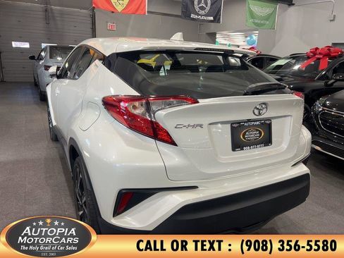 Used 2021 Toyota C-HR XLE image 5
