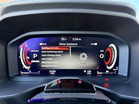 Used 2025 Nissan Rogue Platinum w/ Tech Package FWD image 17