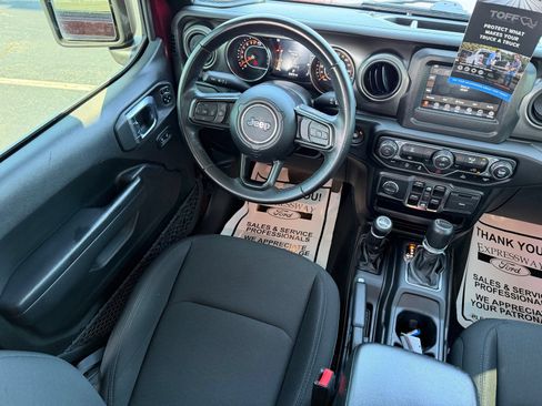 Used 2022 Jeep Gladiator Sport AWD/4WD image 13