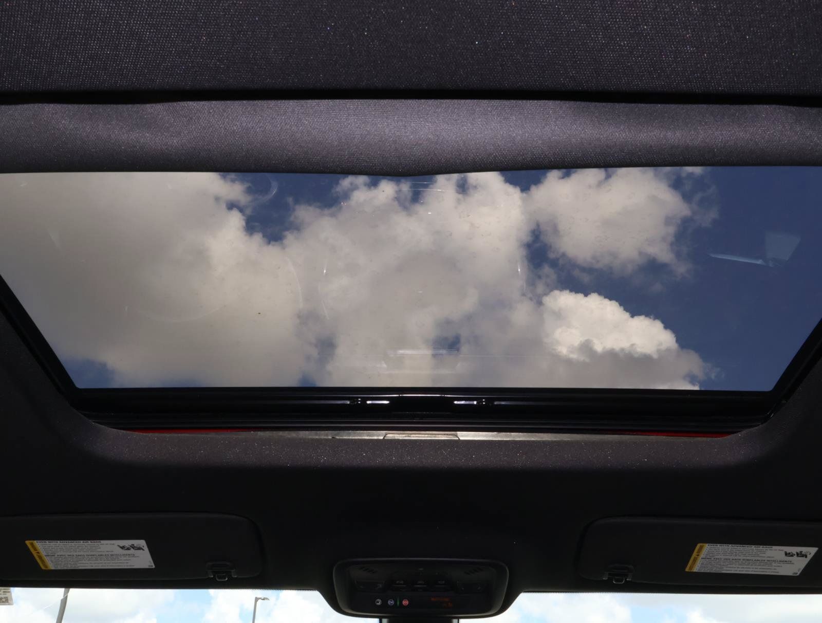 Used 2023 Chevrolet Traverse Premier FWD image 14