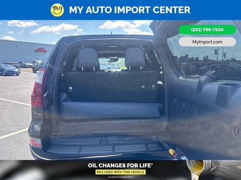 Used 2021 Lexus GX 460 Premium w/ Accessory Package AWD/4WD image 29