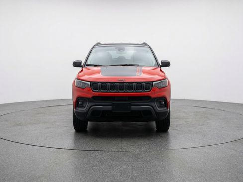 Used 2025 Jeep Compass Trailhawk AWD/4WD image 2