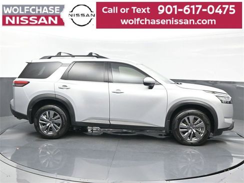 Used 2024 Nissan Pathfinder SV image 7