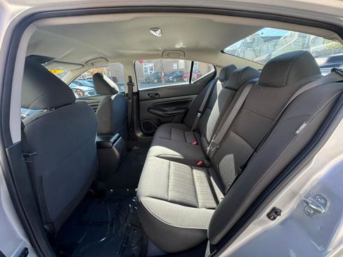 Used 2025 Nissan Altima 2.5 SV image 11