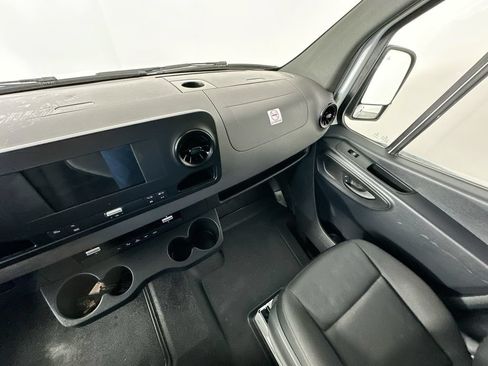 Used 2022 Mercedes-Benz Sprinter 1500 image 11