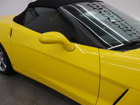 Used 2007 Chevrolet Corvette Convertible w/ Preferred Equipment Group RWD image 21