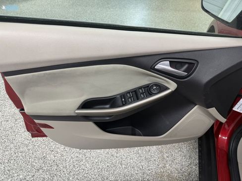 Used 2012 Ford Focus SEL image 19