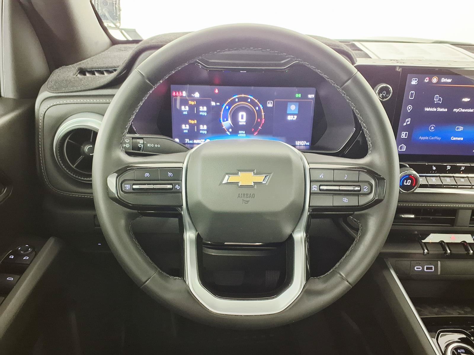 Used 2025 Chevrolet Colorado LT w/ Advanced Trailering Package AWD/4WD image 15