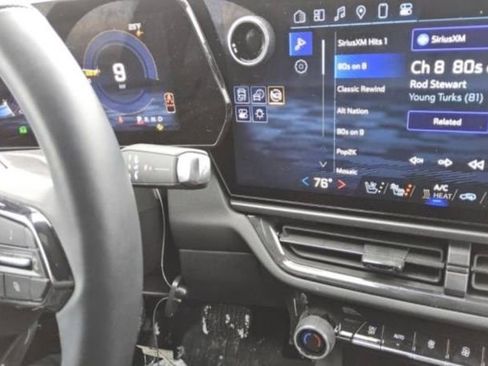 Used 2025 Chevrolet Equinox EV RS w/ Convenience Package II image 5