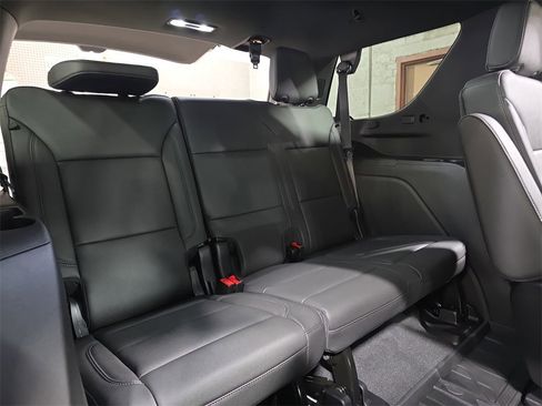 Used 2024 Chevrolet Tahoe Z71 w/ Off-Road Capability Package image 12