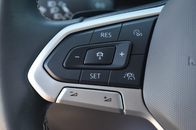 Used 2024 Volkswagen Atlas SE AWD/4WD image 26