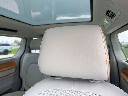 Used 2025 Volkswagen ID. Buzz 1st Edition image 27