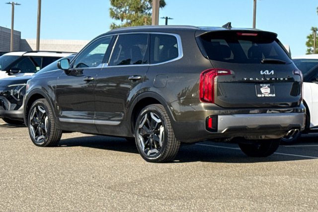 Certified 2025 Kia Telluride S FWD image 8