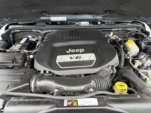 Used 2016 Jeep Wrangler Unlimited Sahara w/ Connectivity Group image 23