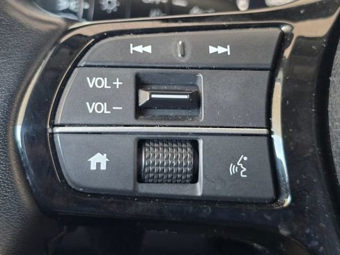 Used 2023 Honda Pilot Touring image 9
