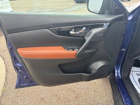 Used 2017 Nissan Rogue SL w/ SL Premium Package AWD/4WD image 10