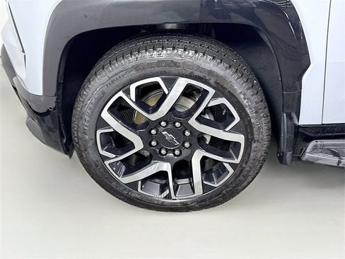 Used 2025 Chevrolet Silverado EV RST image 26