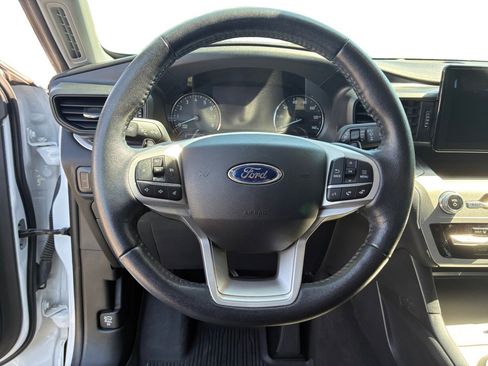 Used 2021 Ford Explorer XLT w/ Class III Trailer Tow Package AWD/4WD image 14