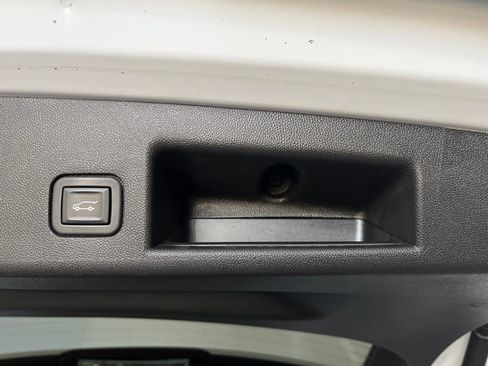 Used 2023 Chevrolet Equinox Premier AWD/4WD image 14
